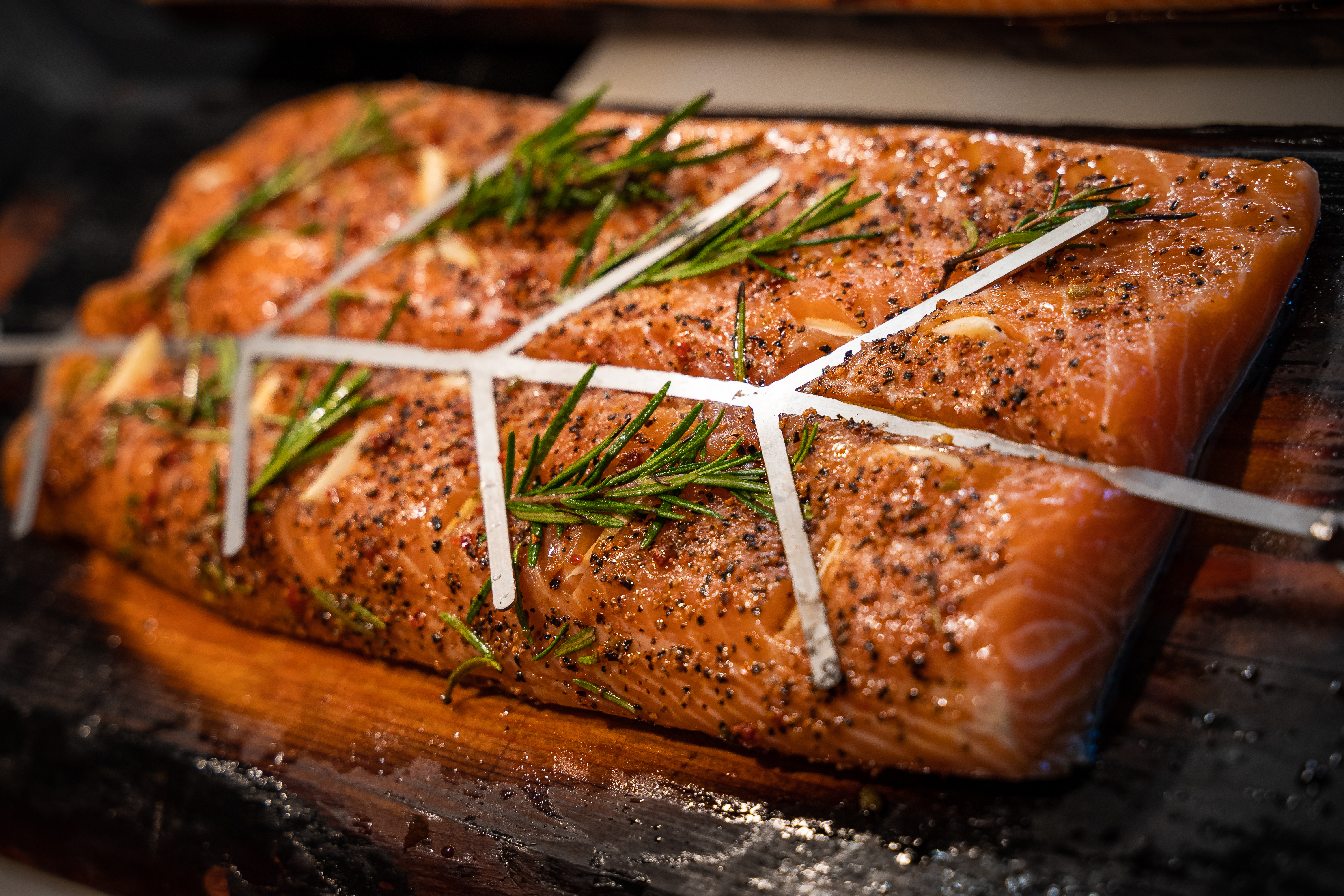 Lachsfilet fertig gewürzt für Flammlachs 1000g grillfertig